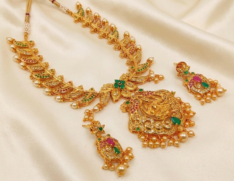 AD Emeralds Temple Bridal Necklace