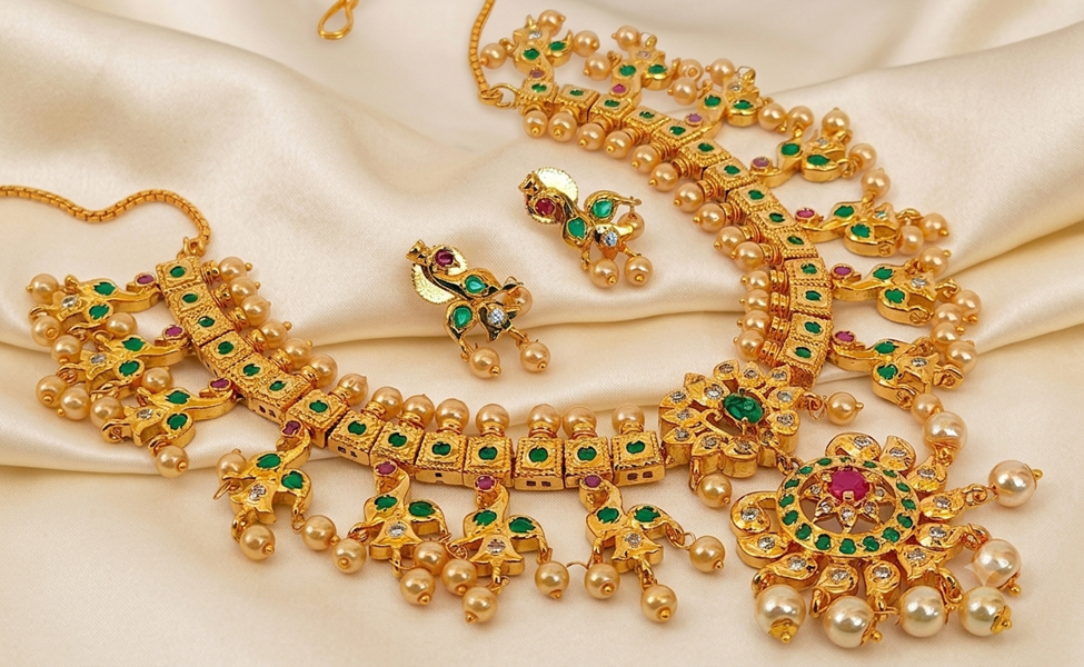 Emeralds Guttapoosalu Necklace Set