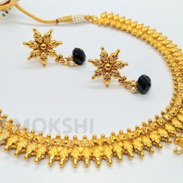Cute Necklace Set with Black Drops